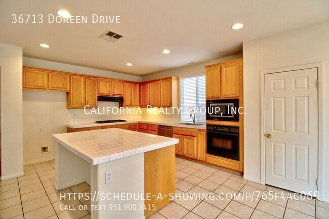 Building Photo - 36713 Doreen Dr