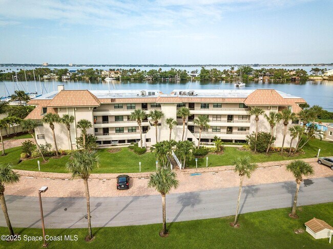 Building Photo - 18 Marina Isles Blvd