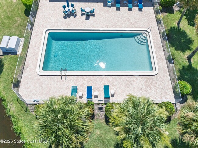 Building Photo - 2245 Golf Isle Dr