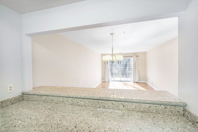 Building Photo - 153 Riveredge Dr