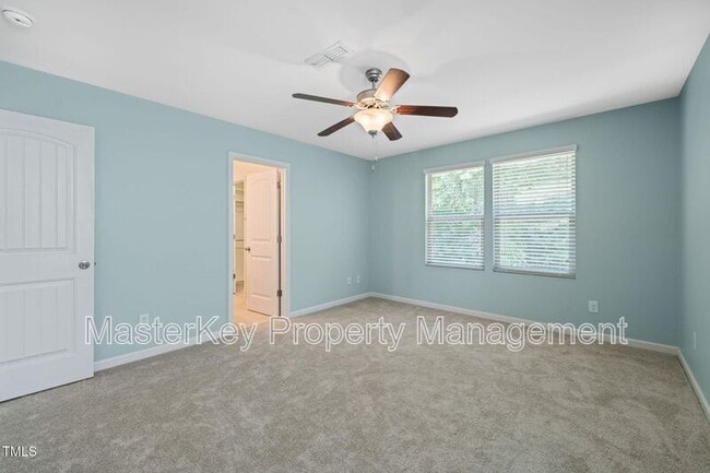 Building Photo - 120 Holly Berry Ln