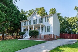 Building Photo - Beautiful 2-Story Home with Florida Room, ...