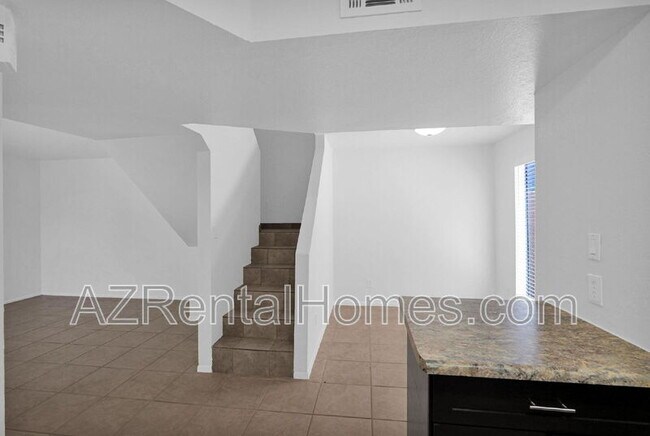 Building Photo - 1712 E Pepper Cir