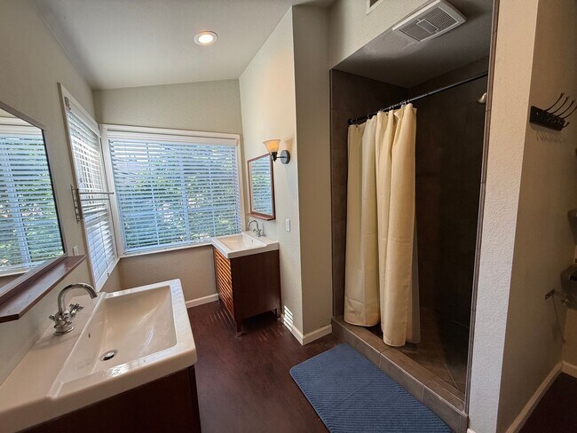 Building Photo - 9448 Cedarview Way