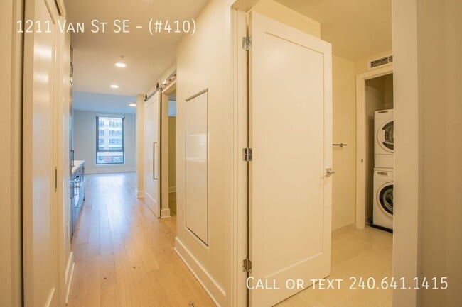 Building Photo - 1211 Van St SE