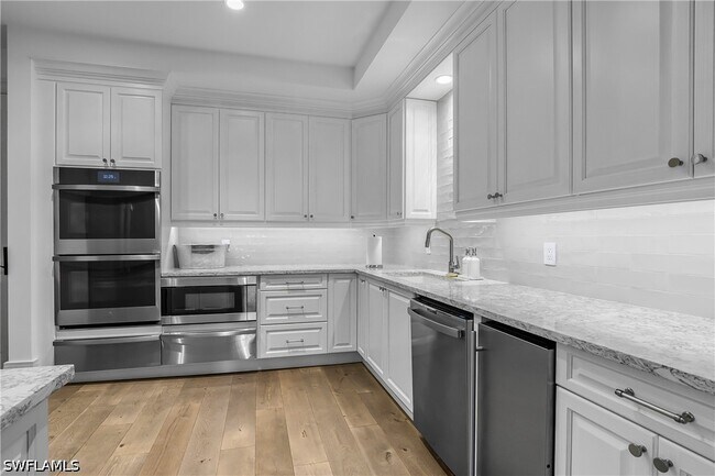 Building Photo - 8787 Bay Colony Dr