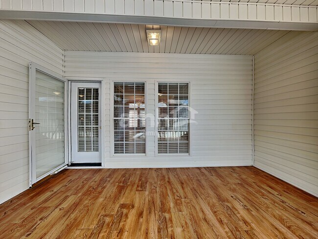 Building Photo - 4700 Greenfield Way Dr