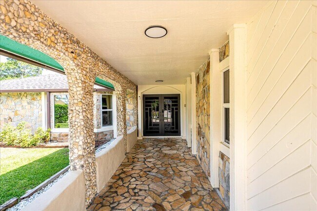 Building Photo - 1326 SW Bartell Ave