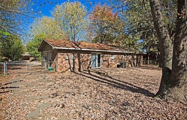 Building Photo - 311 Willow Ave