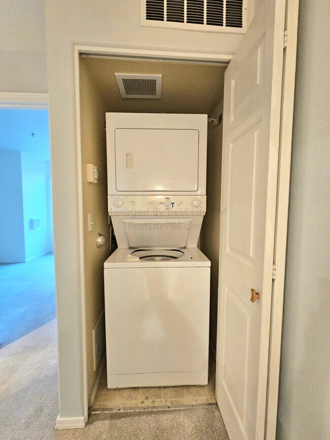 Building Photo - 13990 SW Scholls Ferry Rd