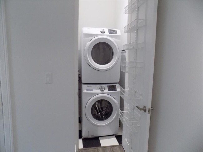 Building Photo - 1211 Caroline St