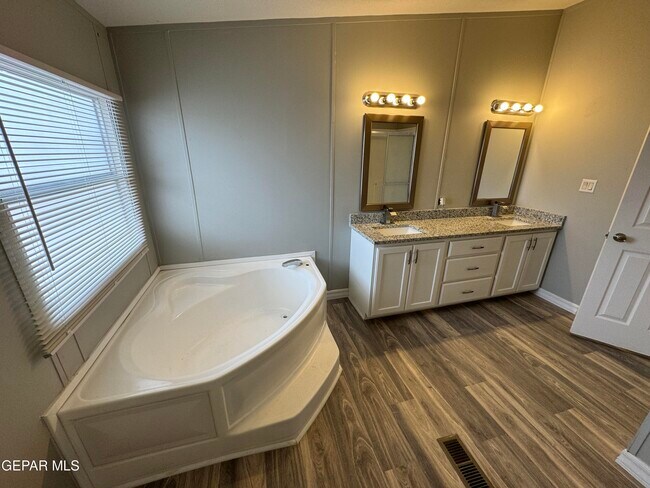 Building Photo - 241 Passmore Rd