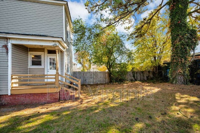 Building Photo - 527 W 26th St