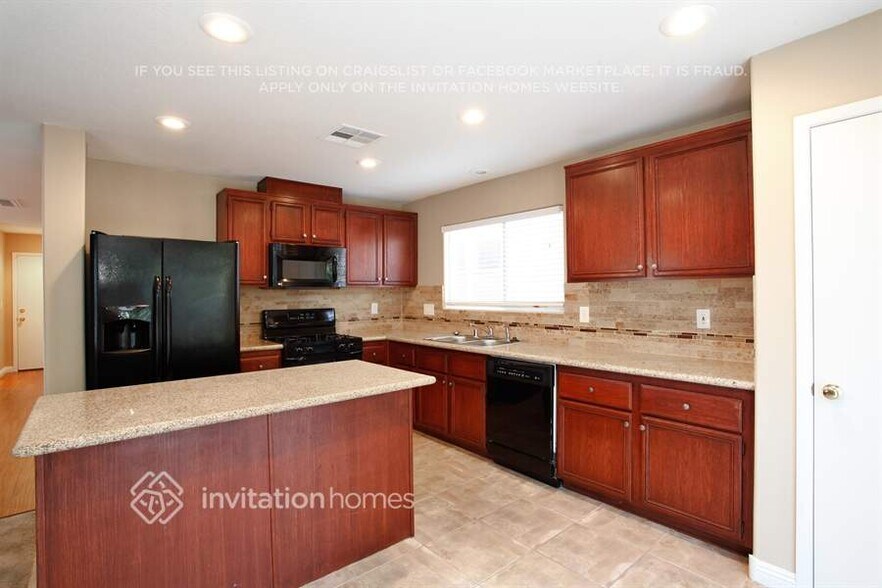 Building Photo - 5000 Diamond Ranch Ave