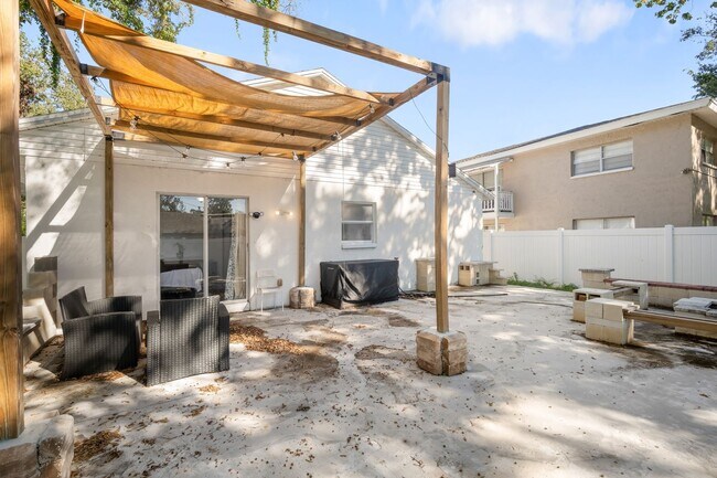 Building Photo - Fully Furnished 3BR/2BA Clearwater Home – ...