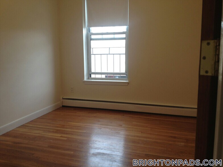 Building Photo - 160 N Beacon St