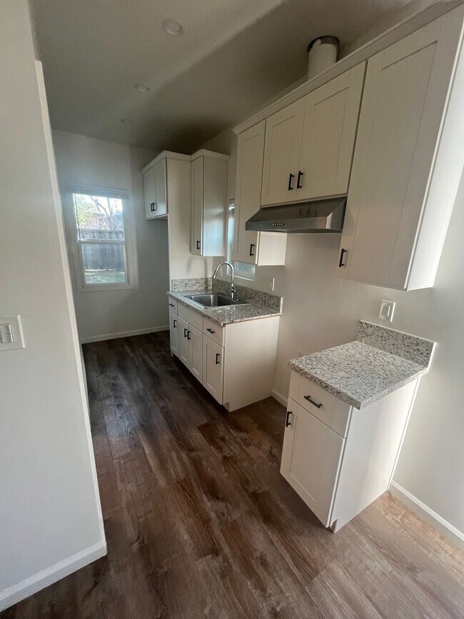 Building Photo - 4036-4040 Velma Ave