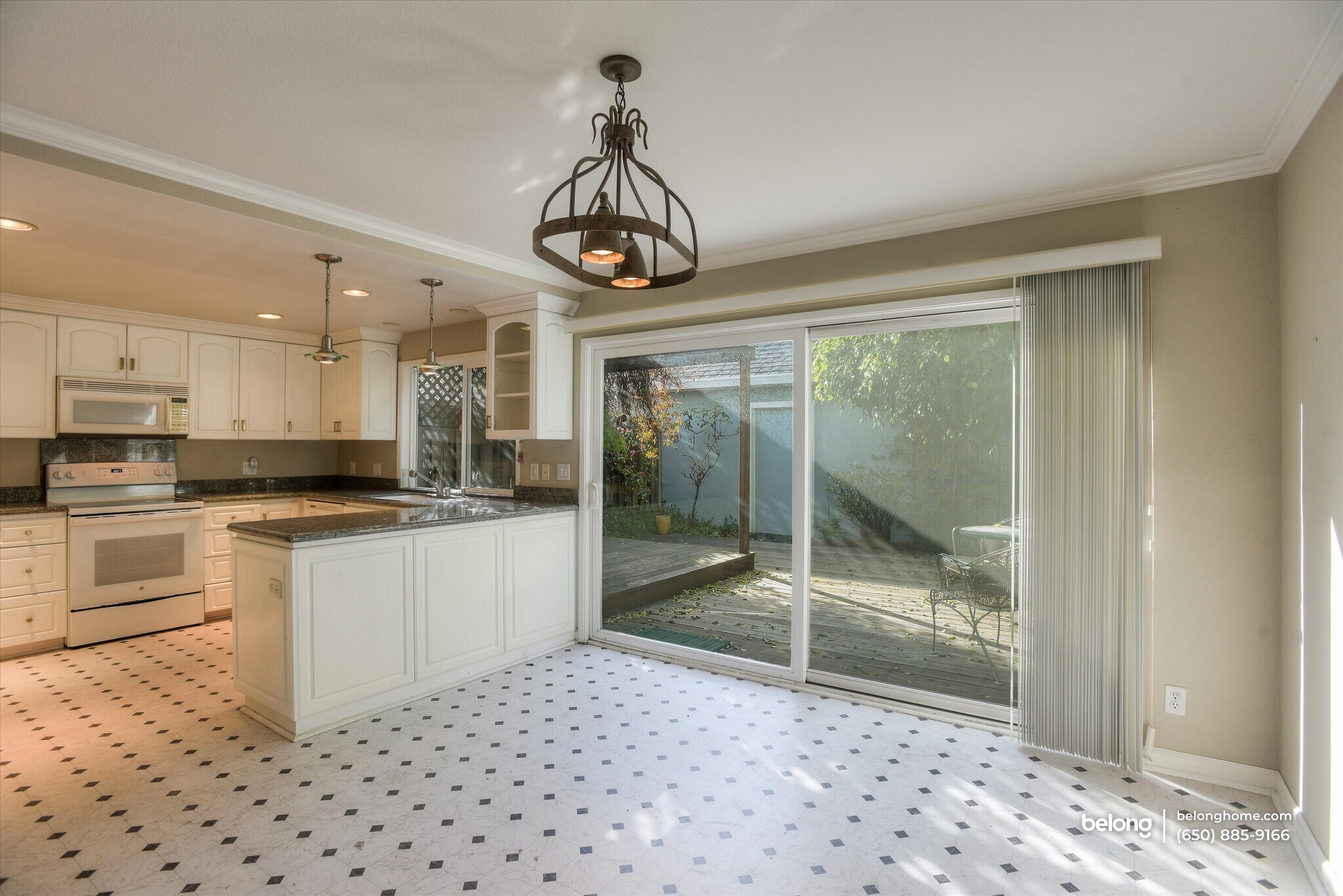 Building Photo - 768 Comet Dr