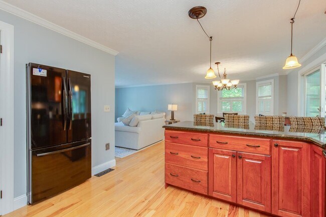 Building Photo - 246 Winding Pond Rd