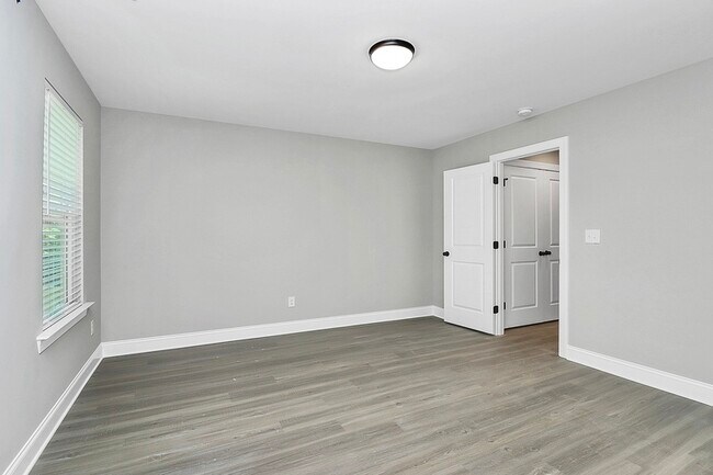 Building Photo - 2732 Catalina Ave