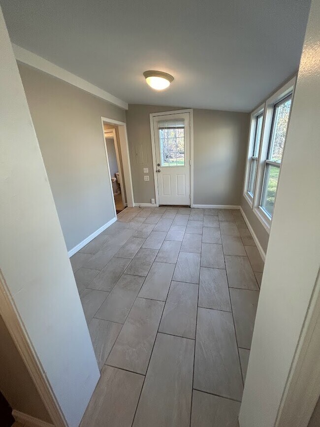 Building Photo - 15931 Deering St