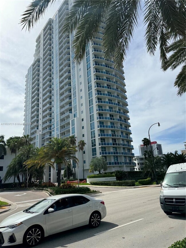 Building Photo - 1945 S Ocean Dr