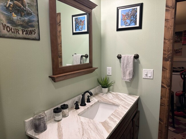 Building Photo - Studio Apartment in Deschutes River Woods