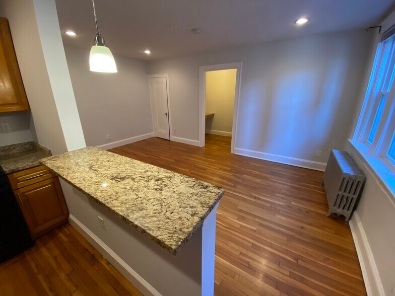 Building Photo - 140 Highland Ave