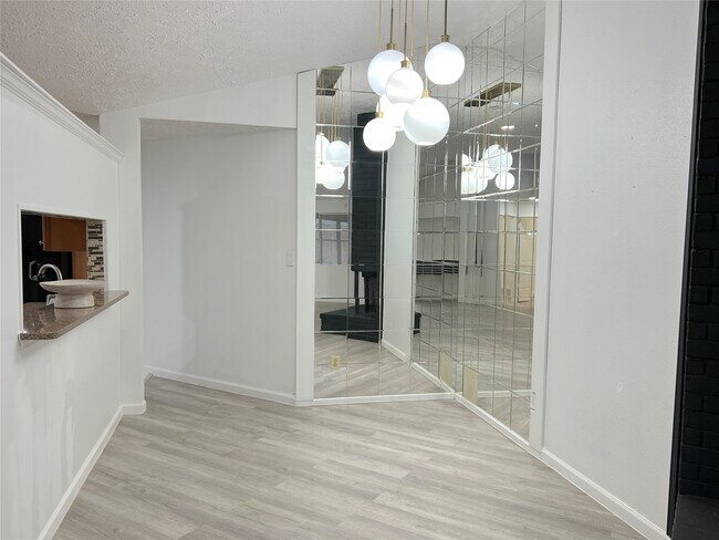 Building Photo - 22206 Silver Morning Ct