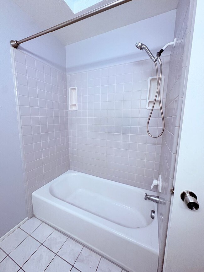 Building Photo - 5106 Griffin Oaks Ln