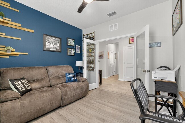 Building Photo - 4 Bedroom / 2 Bath House