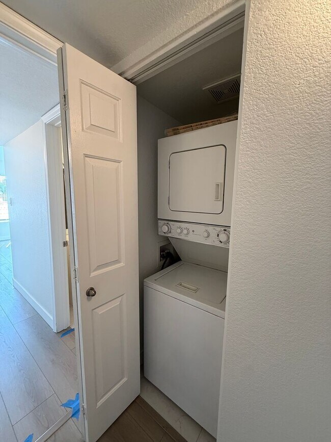 Building Photo - Tatum and Shea - Fully Remodeled Gated Condo that overlooks pool!
