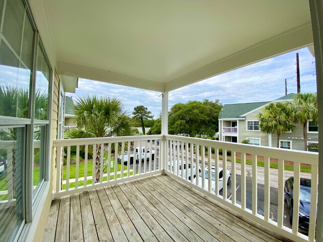 Building Photo - Modern & Completely Renovated Condo in the...