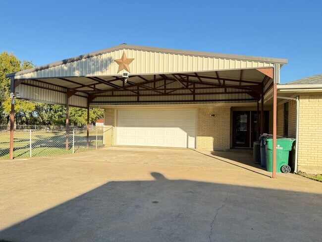 Building Photo - Classic Celina Charm with Vintage Comfort - Spacious 3-Bedroom Home with Large Yard and Covered P...