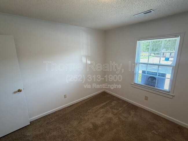 Building Photo - 2206 Candlewood Dr SW