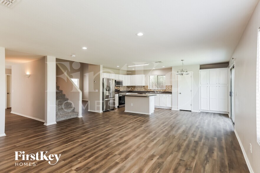 Building Photo - 5570 E Flowing Spring