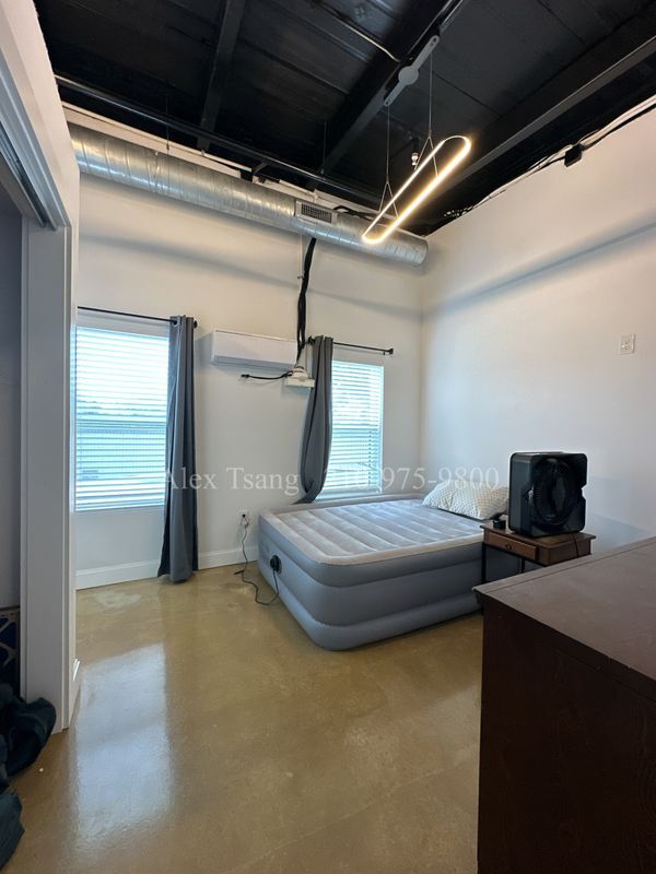 Building Photo - 811 Montana St