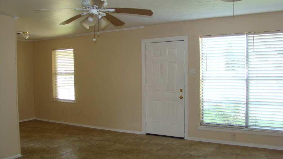 Building Photo - 6510 Park Manor Dr