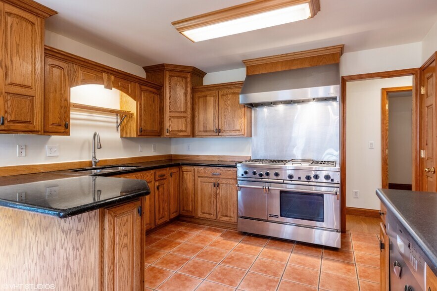 Building Photo - 2542 N Talbott St