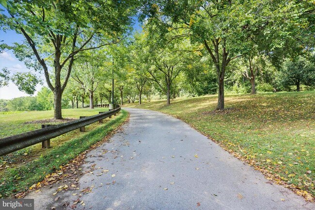 Building Photo - 13950 Estuary Dr