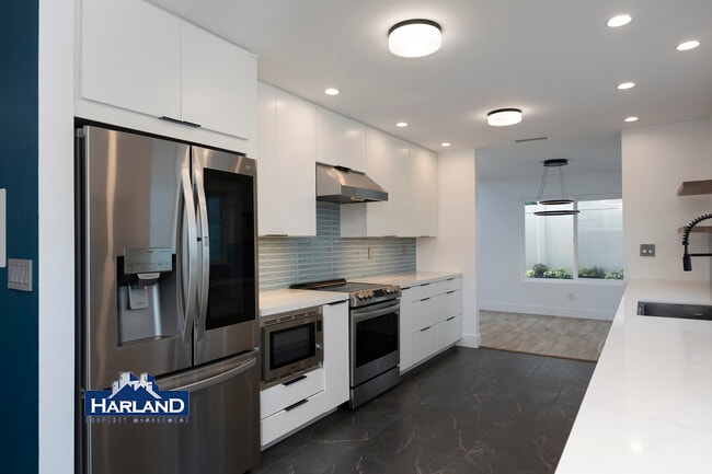 Building Photo - 4494 Benhurst Ave