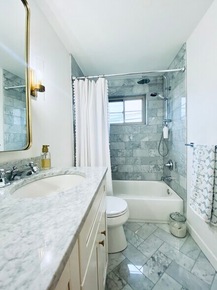 Building Photo - 1845 Northwest Ct