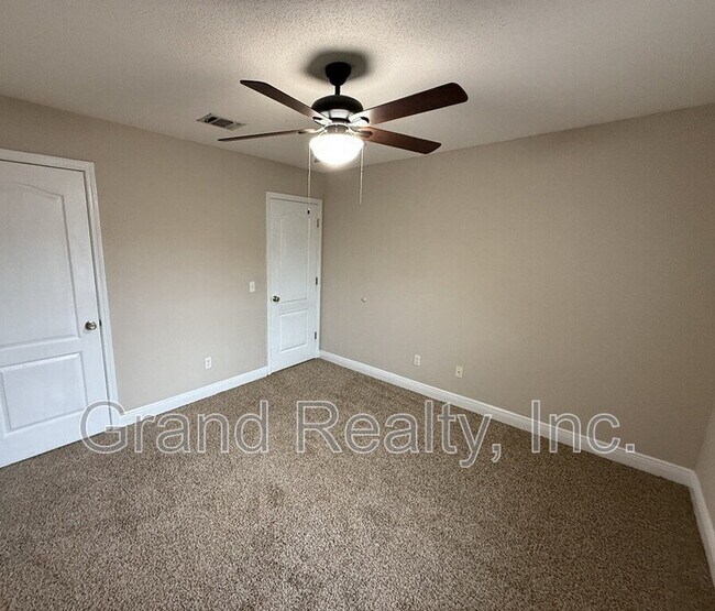 Building Photo - 4754 Winterdale Dr