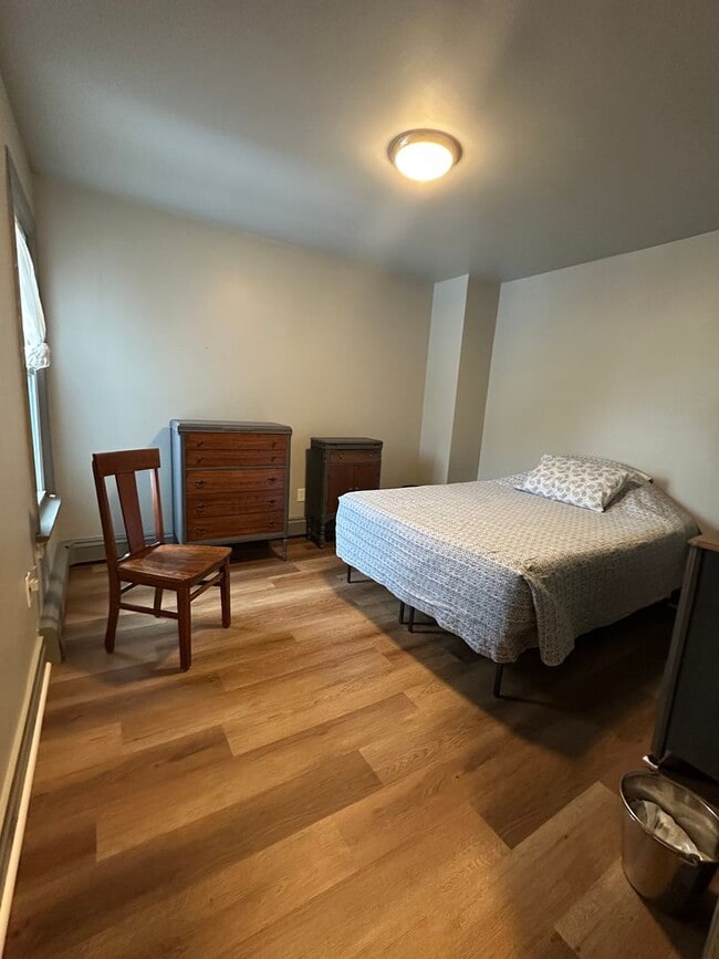 Building Photo - Lebanon City 3 bed- small dog allowed