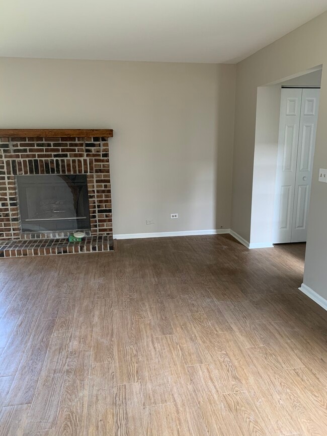 Building Photo - 735 Clearwood Ct