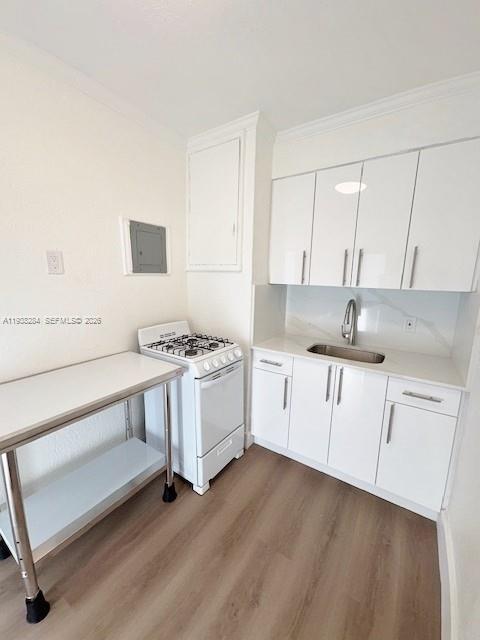 Building Photo - 7445 Harding Ave