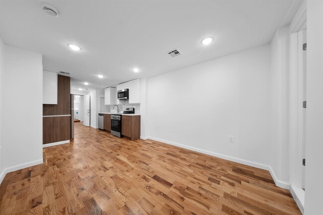 Building Photo - 1111 53rd St