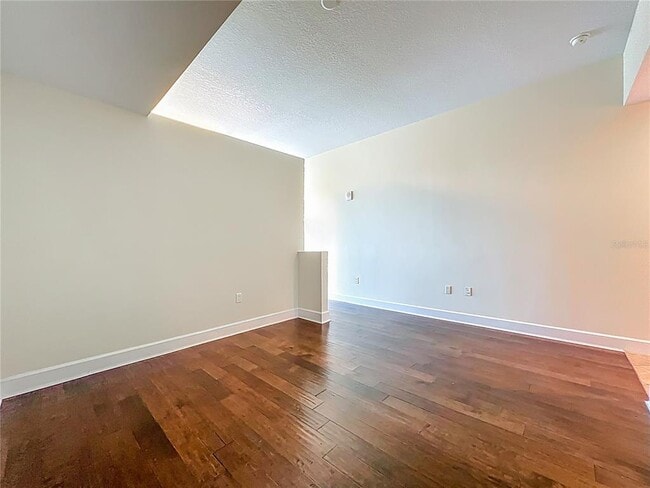 Building Photo - 101 S Eola Dr