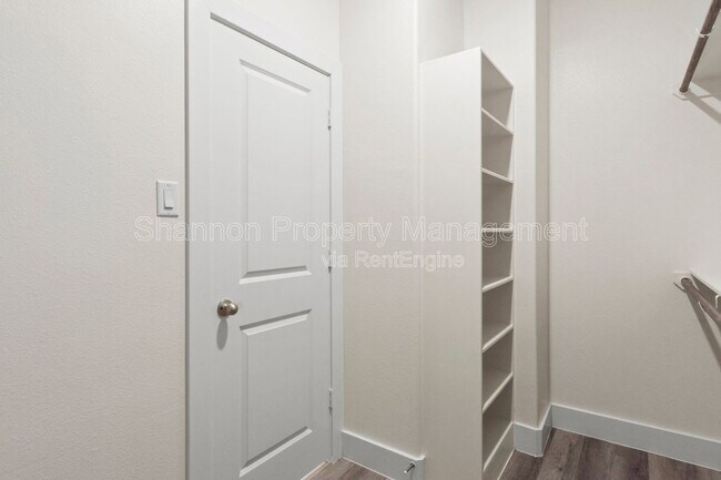 Building Photo - 9012 Lonestar Creekbend Ln