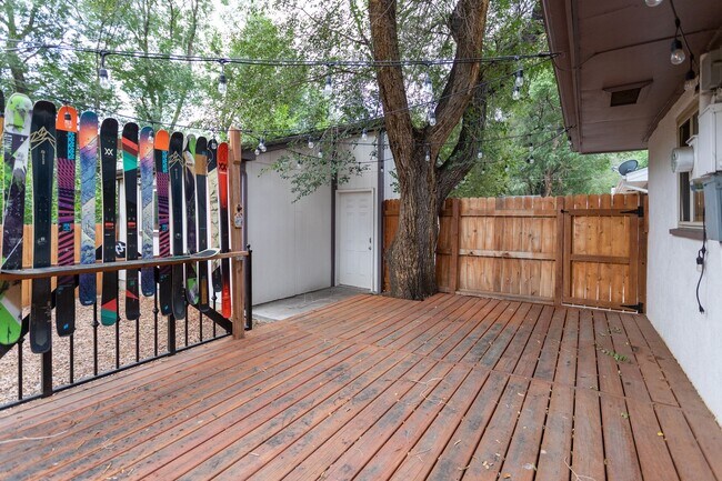 Building Photo - Beautiful 2-Bedroom, 2-Bath Home in Desirable Southwest Colorado Springs!